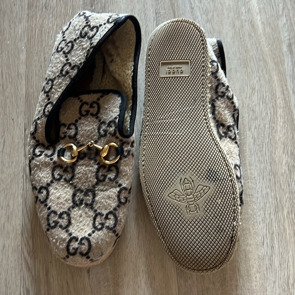Gucci Beige and Black Loafers with Gold Detail - Picture 3 of 8